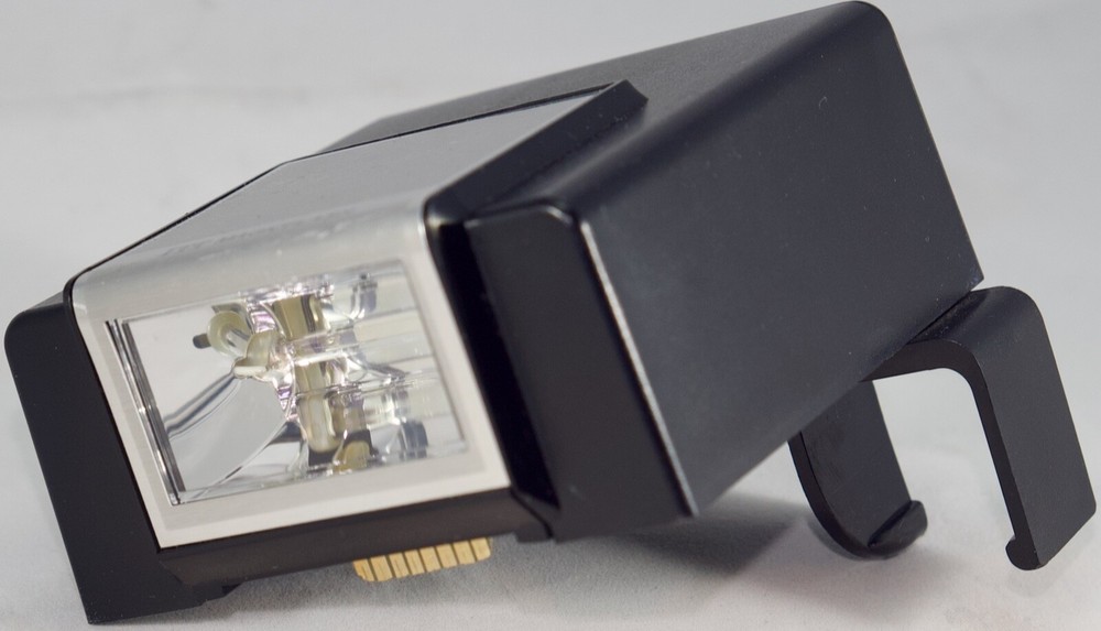 ITT MagicFlash Electronic Flash EF-211 Polaroid One Step & Pronto Cameras