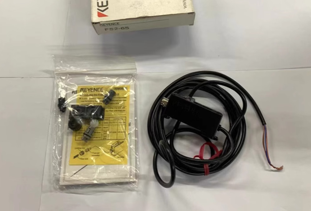 1PC New KEYENCE Fiber optic sensor FS2-65 #LL