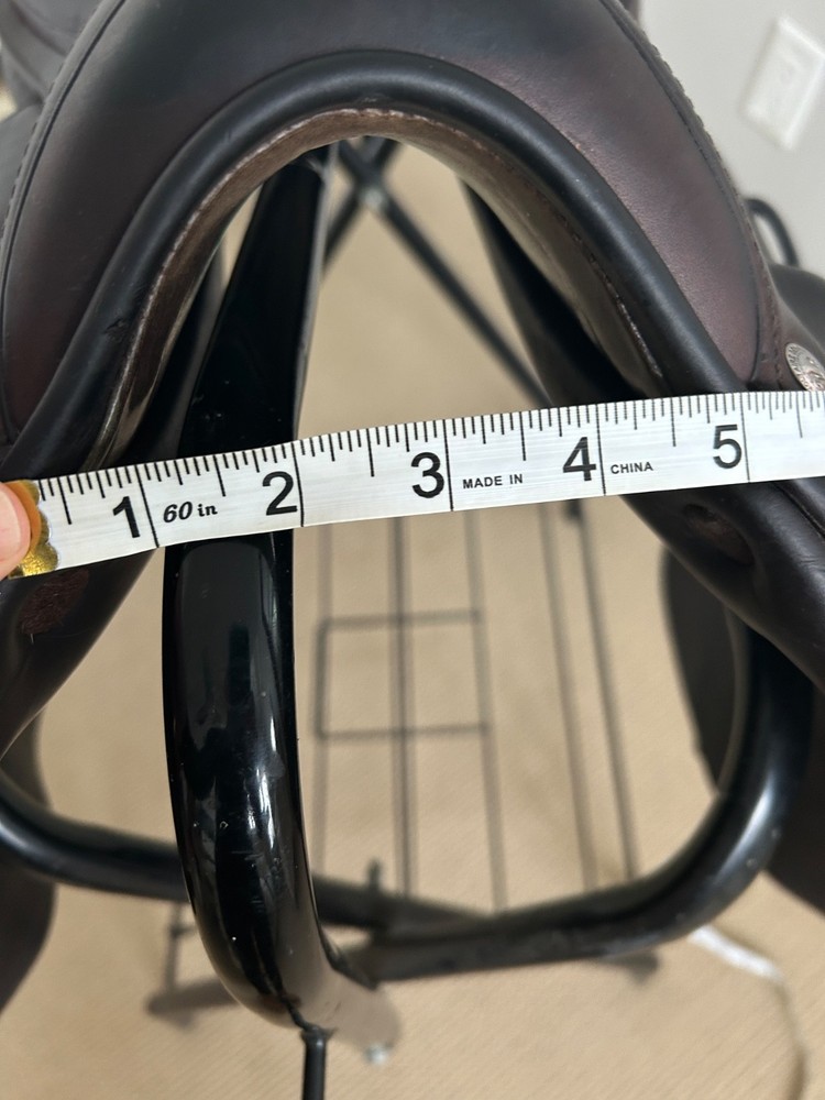 Hunter/Jumper saddle