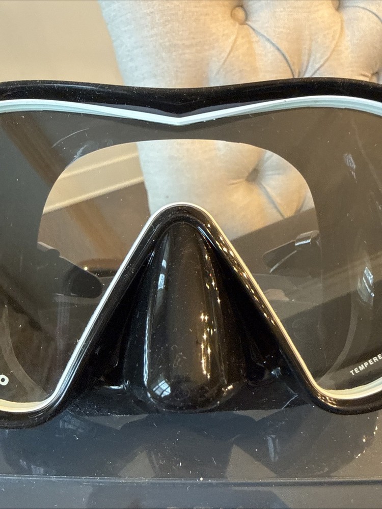 ScubaPro SOLO Mask Black White