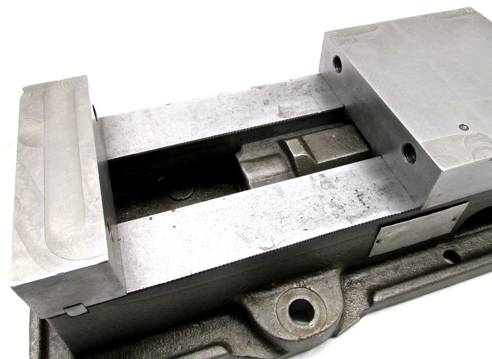KURT ANGLOCK 6" MILLING MACHINE VISE - #D60