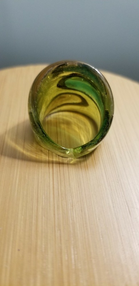 GLASS RING