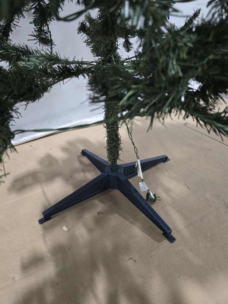 GENERIC ARTIFICIAL CHRISTMAS TREE 6FT -GREEN