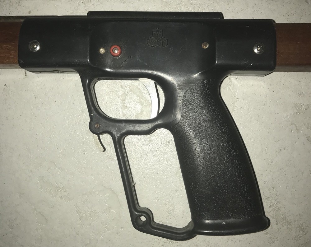 A. B. BILLER SPEAR GUN 60108 40" LONG
