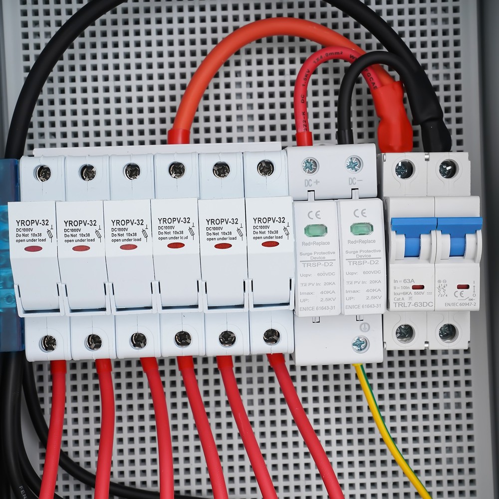 6 String Solar PV Combiner Box 15A Circuit Breaker for Solar Panel Plastic