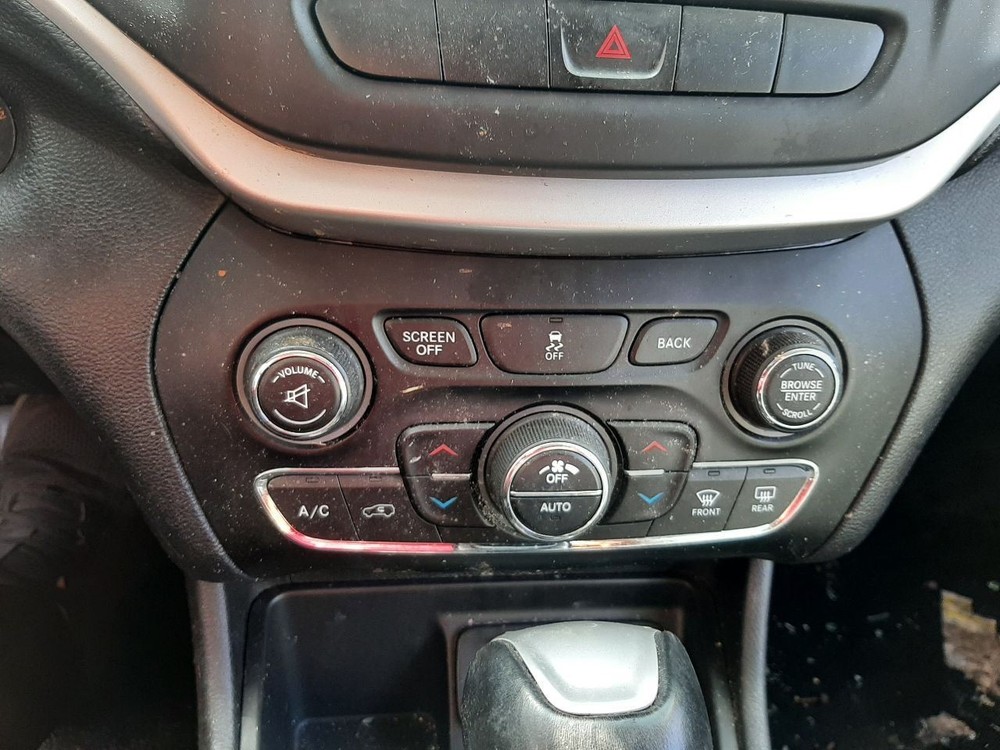 CHEROKEE 2014 Headrest 1058982