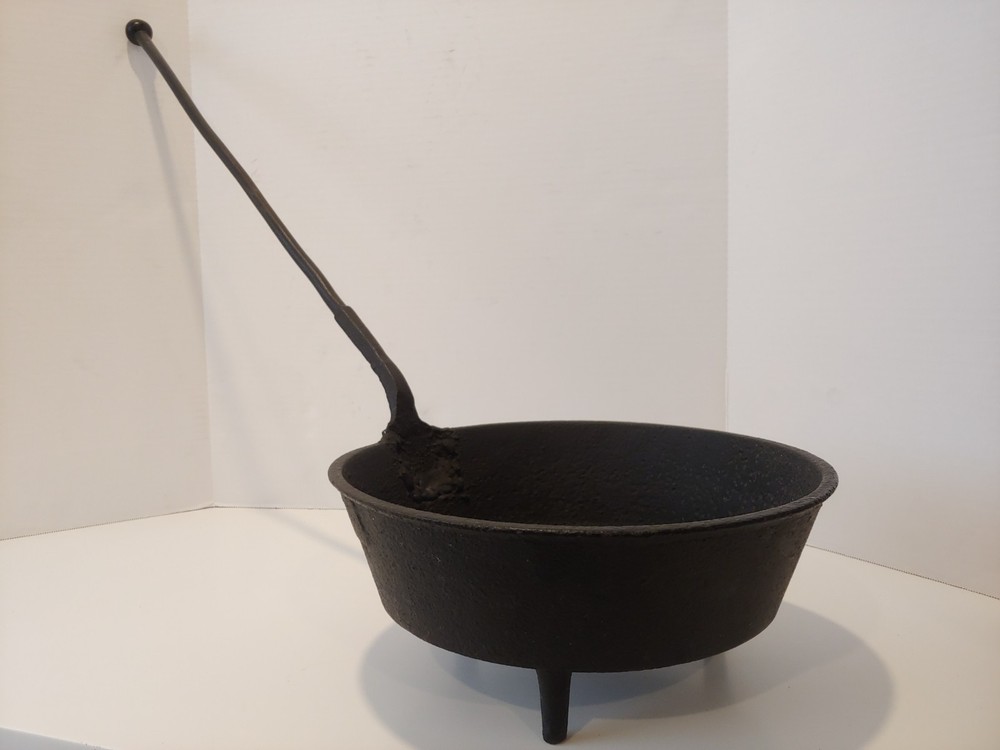 Antique Cast Iron Gate Marked Spider Pot with Long Handle - Primative Cookware