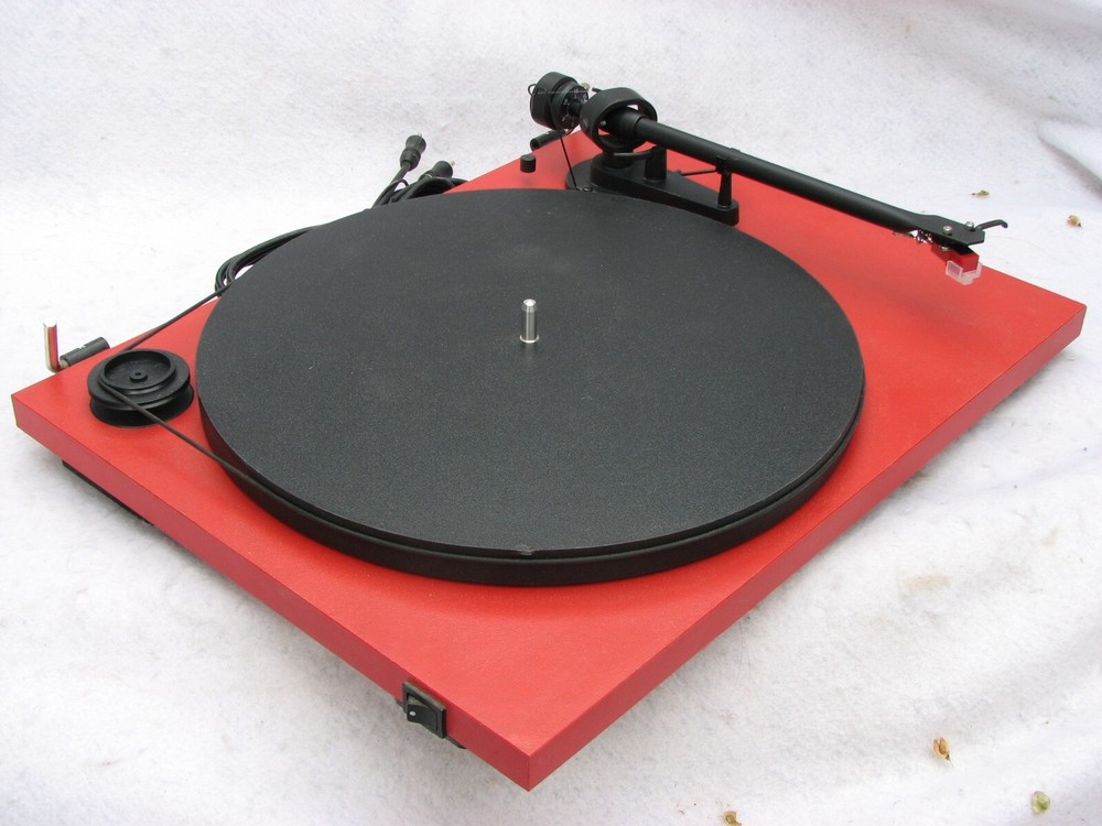 Pro Ject Essential II turntable used