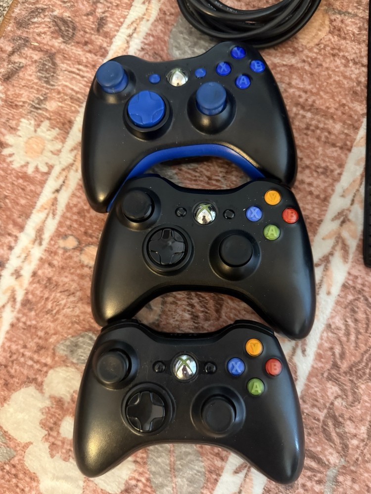 Xbox 360- Includes 4 Games 3 Controllers