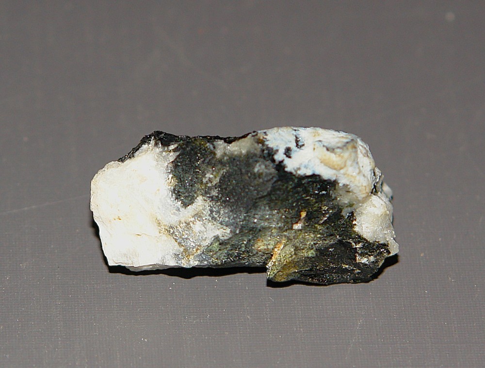 CALCITE ECC.. FLUORESCENT MINERAL LONG WAVE FROM CANADA