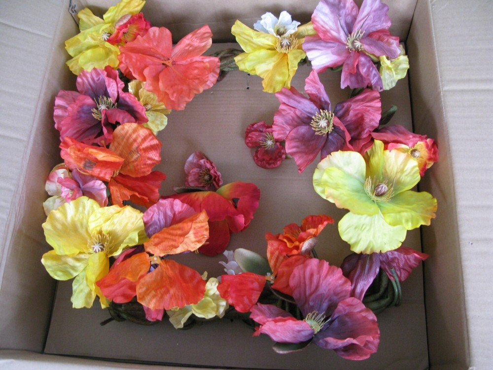 SQUARE FLORAL WREATH