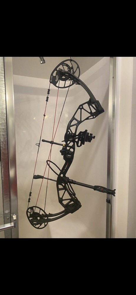Blackout Epic Compound Bow RH 55-70# 26-30" 340FPS!
