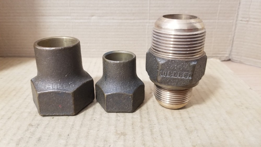 Mueller Straight Coupling with threaded Copper Flare Nut