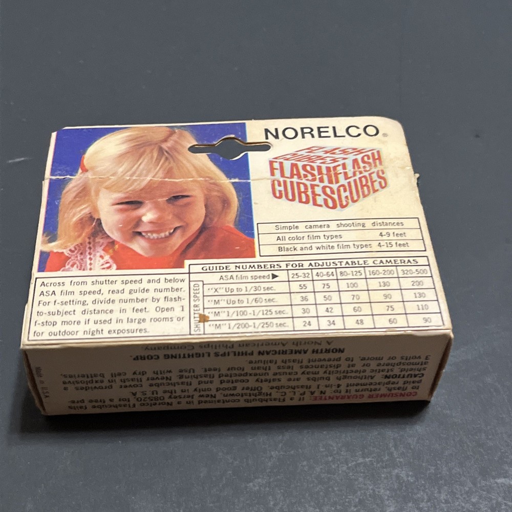 VTG Norelco Cube Flash 1 Cube 3 Flashes Original Box. READ
