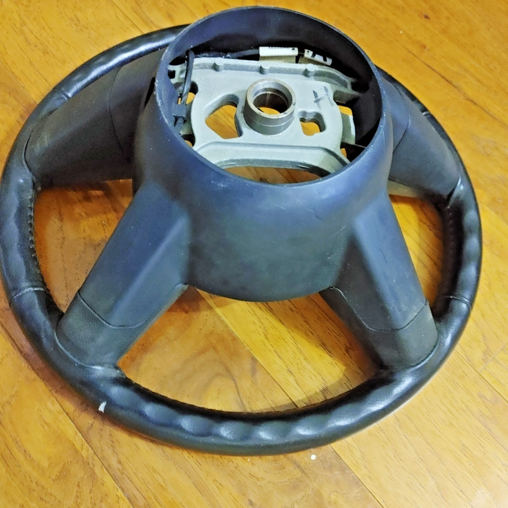 2006-2007 Dodge Charger steering wheel with controls