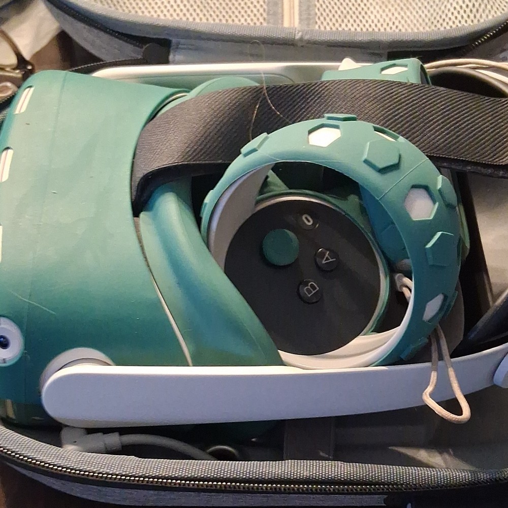 Teal, White, Gray VR Carrying Case & Protective Covers for Headset, Controller