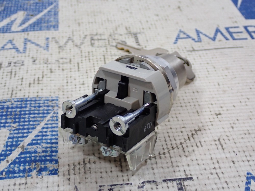 Allen Bradley 800T-H4804A 2 Postion Rt Spring Return Selector Switch