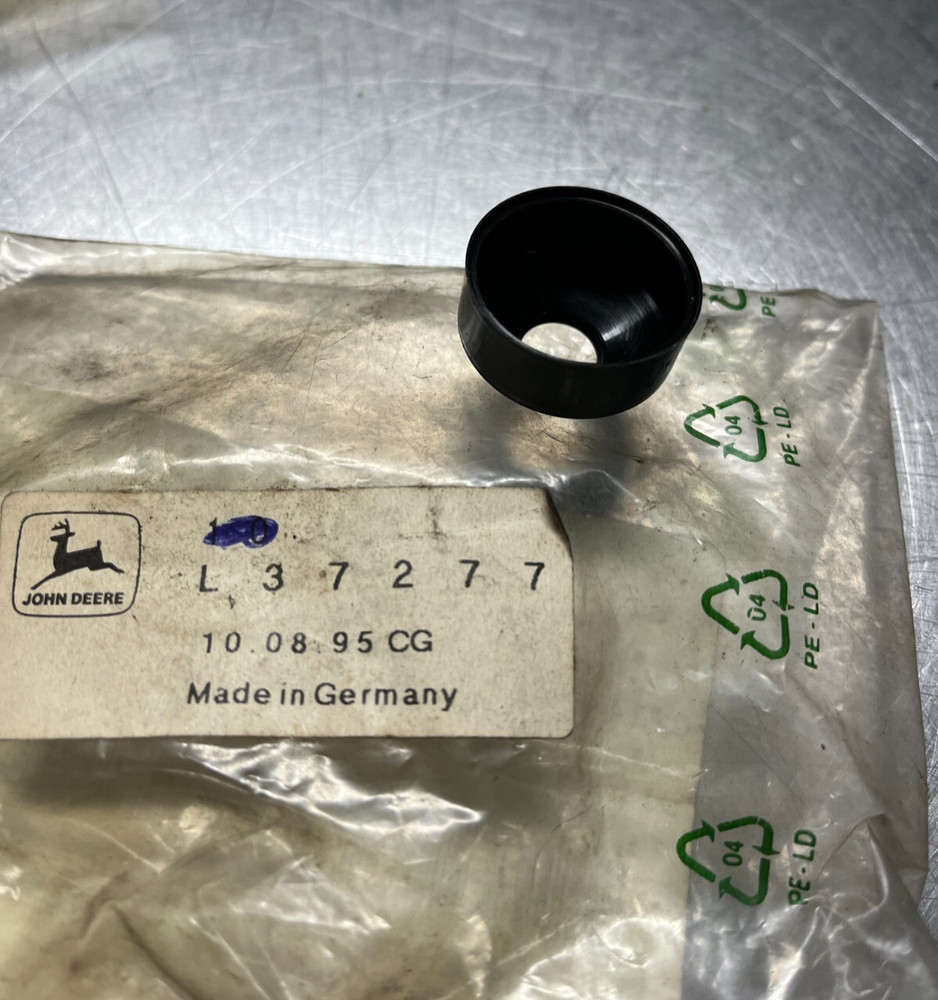 L37277 GENUINE OEM John Deere CAP