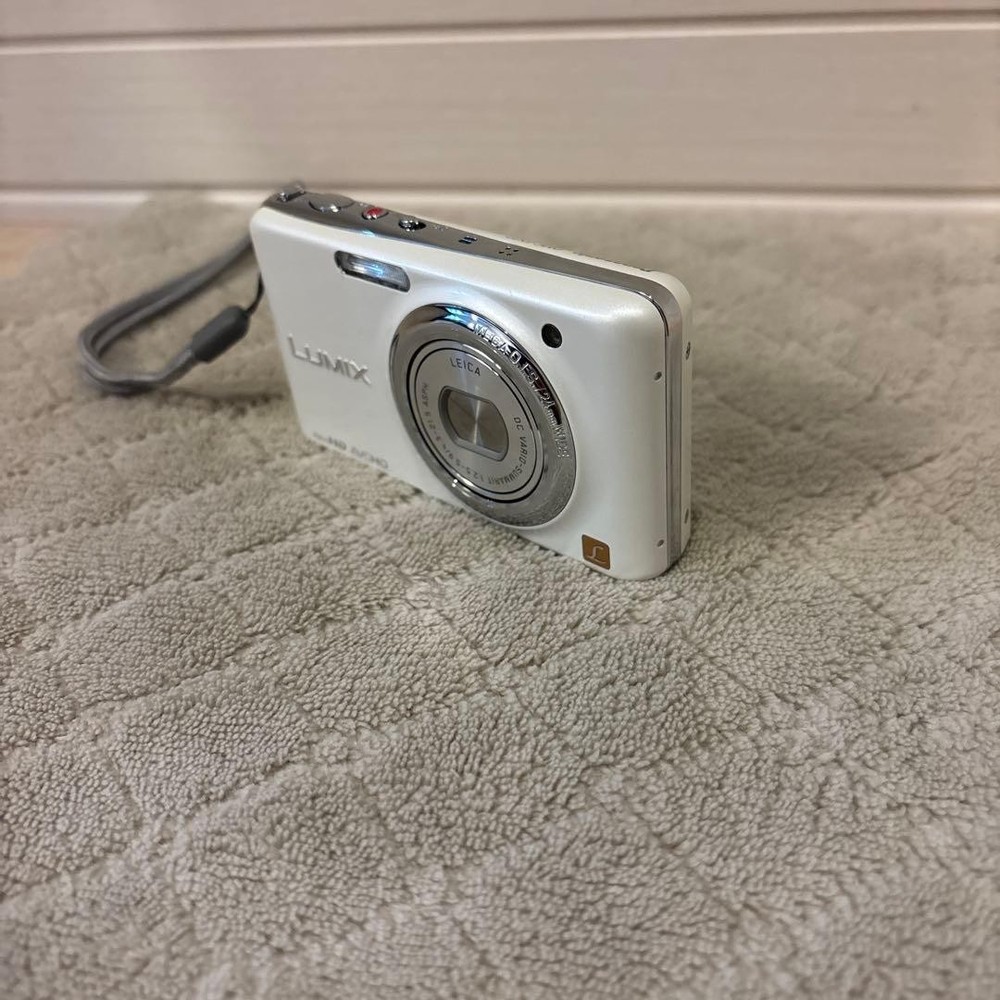 Panasonic FX77 White Compact Digital Camera with Accessories Tested Condition