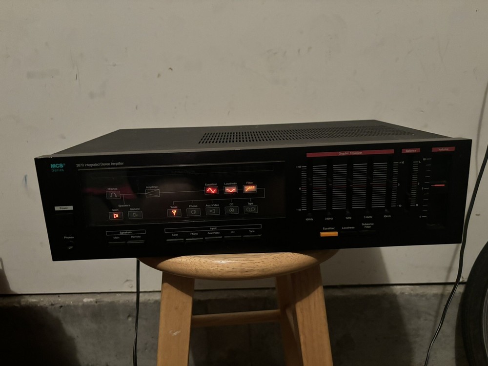 MCS SERIES 3870 STEREO INTEGRATED AMPLIFIER - POWERS ON