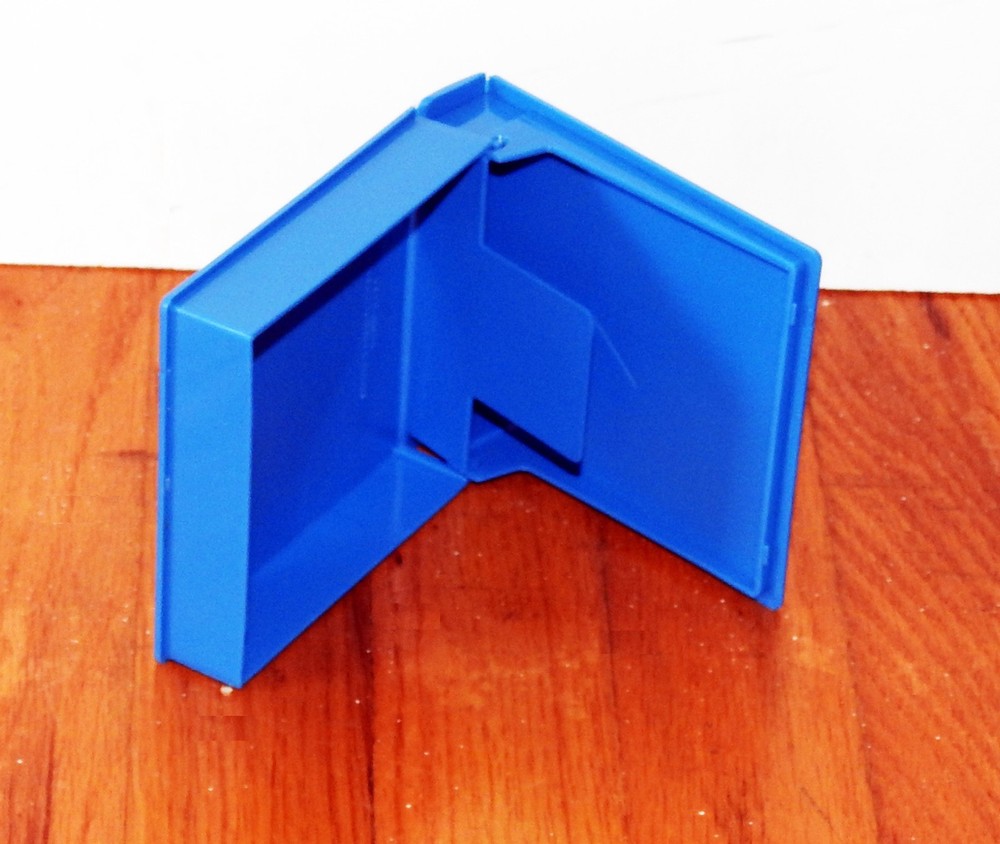 Blue Micro 5 ComPak 3-1/2-inch floppy disk storage box. Holds 5 diskettes