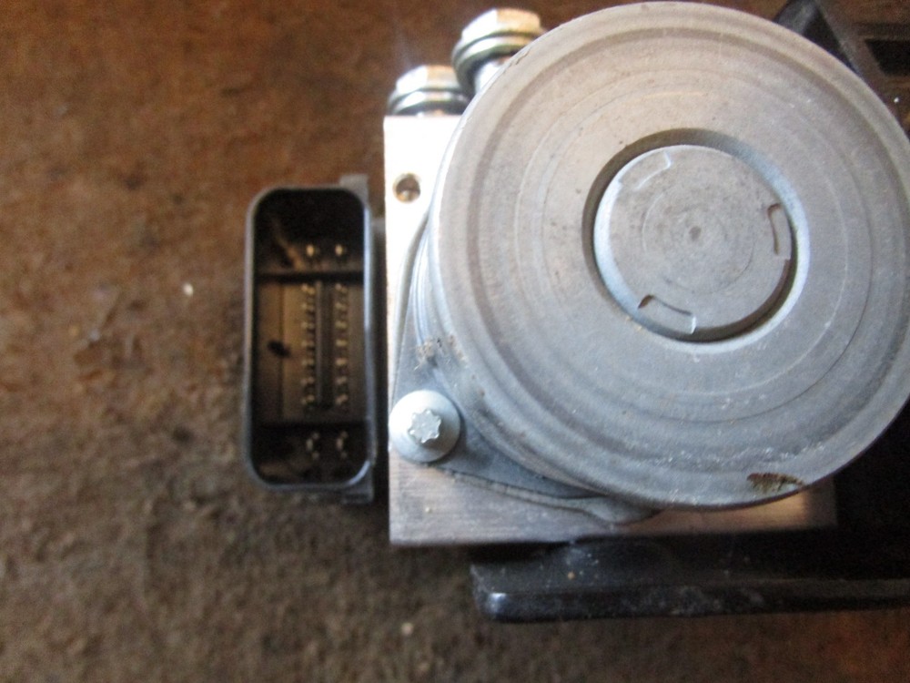 2012 Harley Davidson FLD 103 ABS brake pump module 48340-12
