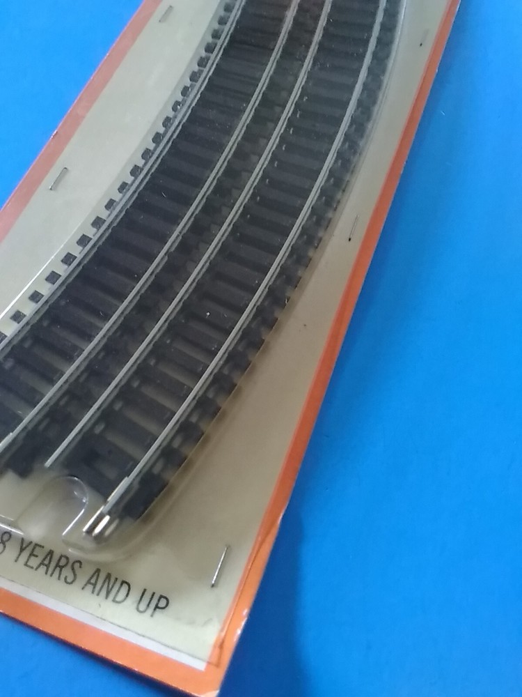 ho scale Tyco 18" radius curve track (4)