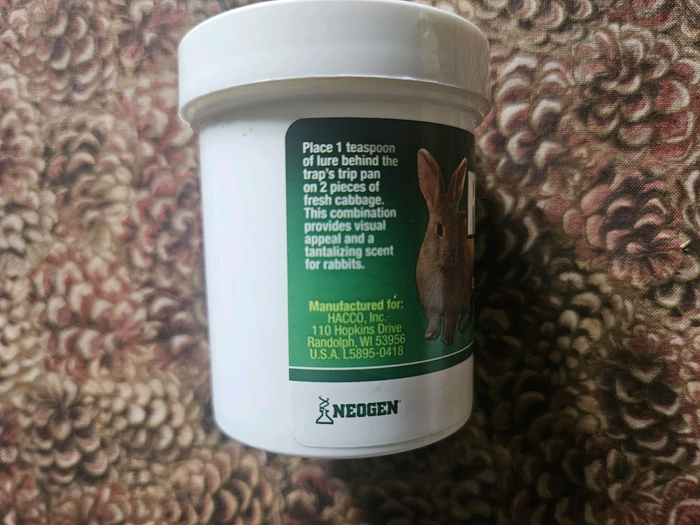 Rabbit Lure 4oz Jars for Trapping