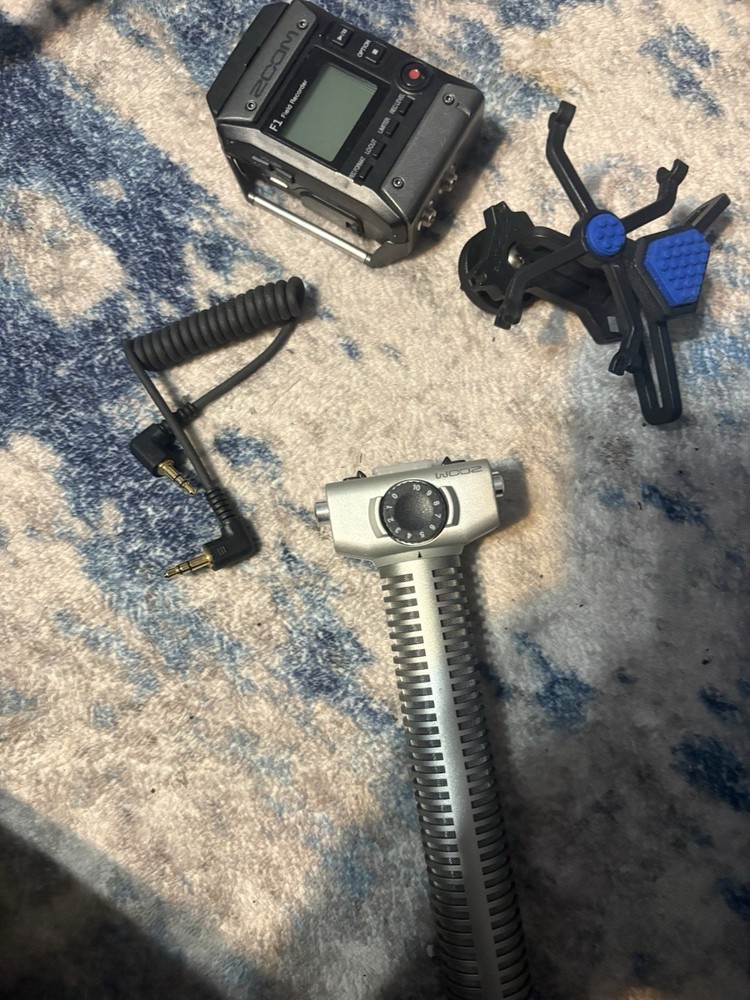 Zoom H5 Portable Field Recorder Battery-Powered with Accessories