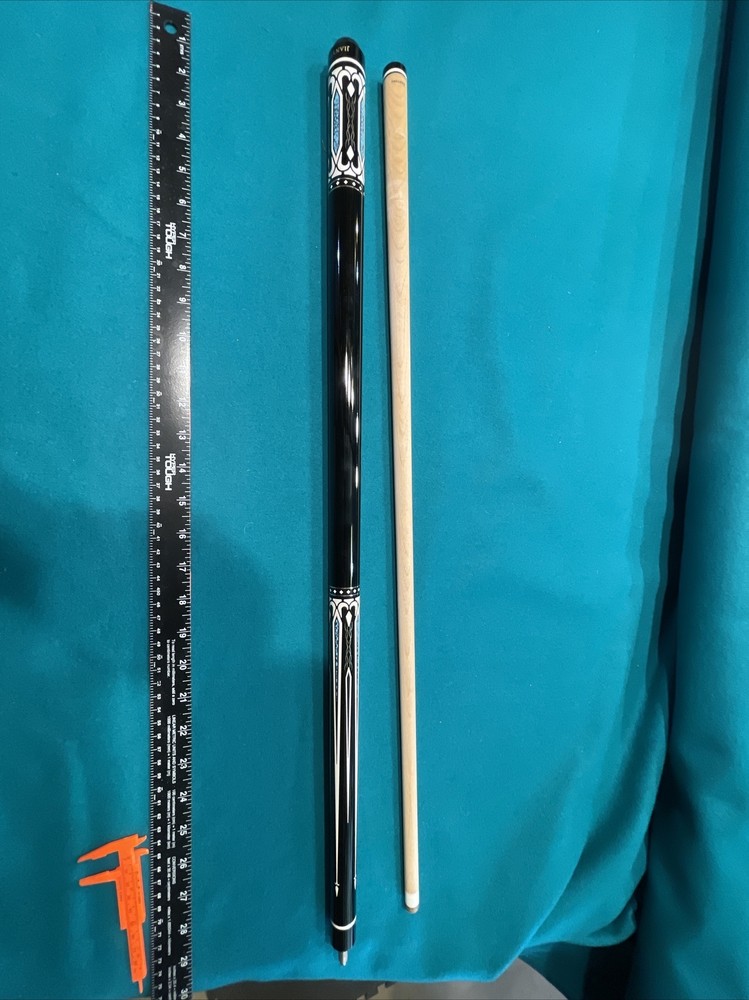 New Pool Cue. Low Deflection Ferrule 19.25 Ounces.