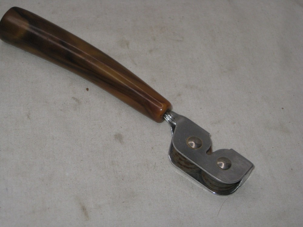 vintage marblized Bakelite handle knife sharpener sharpening utensil