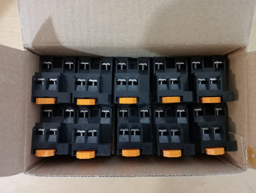 NORTONICS FOXTAM PYF-08AE relay socket base (NEW)