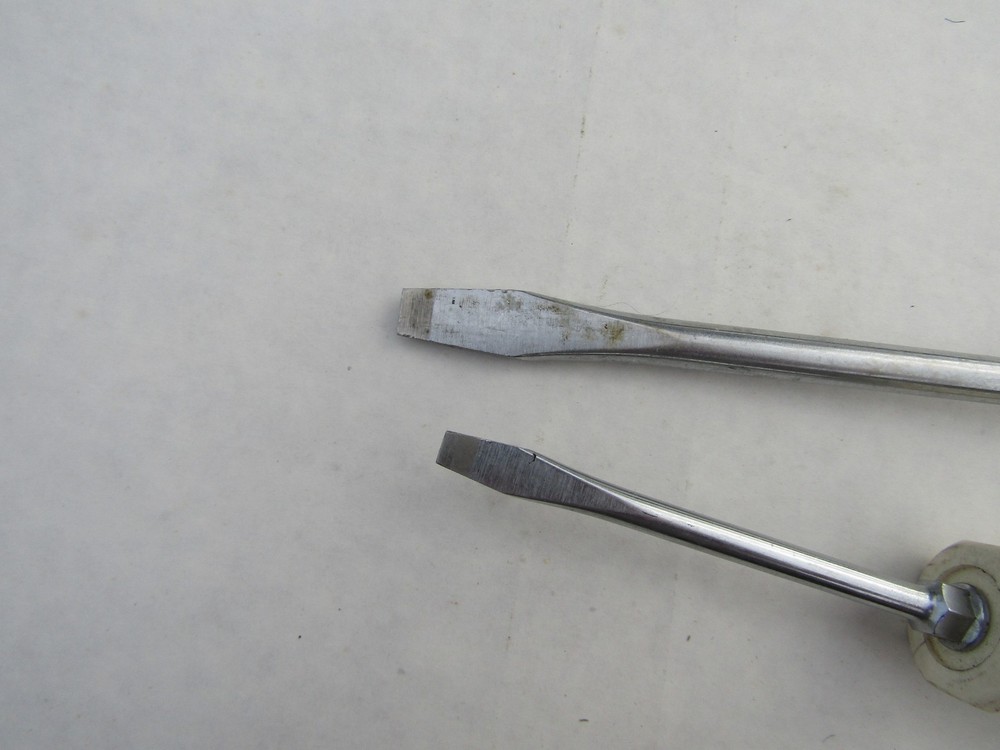 Snap On Tools SDD8 + SDD4 Flat head Screwdriver Set - White Handle