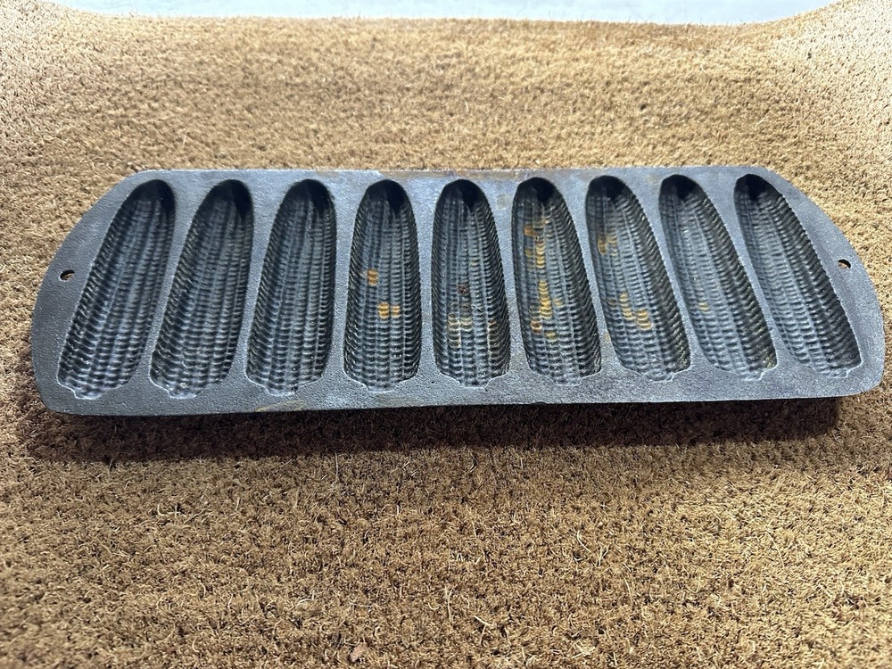 Cast Iron Corn Stick Pan 9 Ear Cornbread Mold Bakeware Vintage