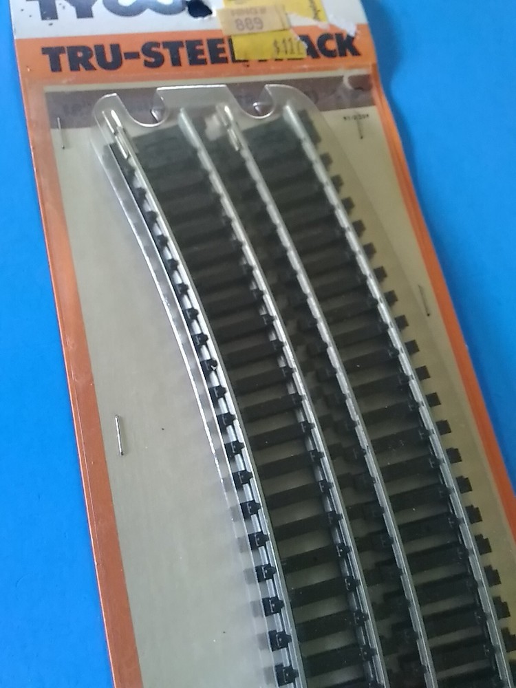 ho scale Tyco 18" radius curve track (4)