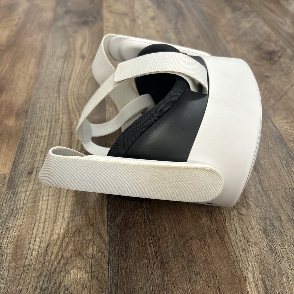 Meta Oculus Quest 3S - 128GB Headset ONLY