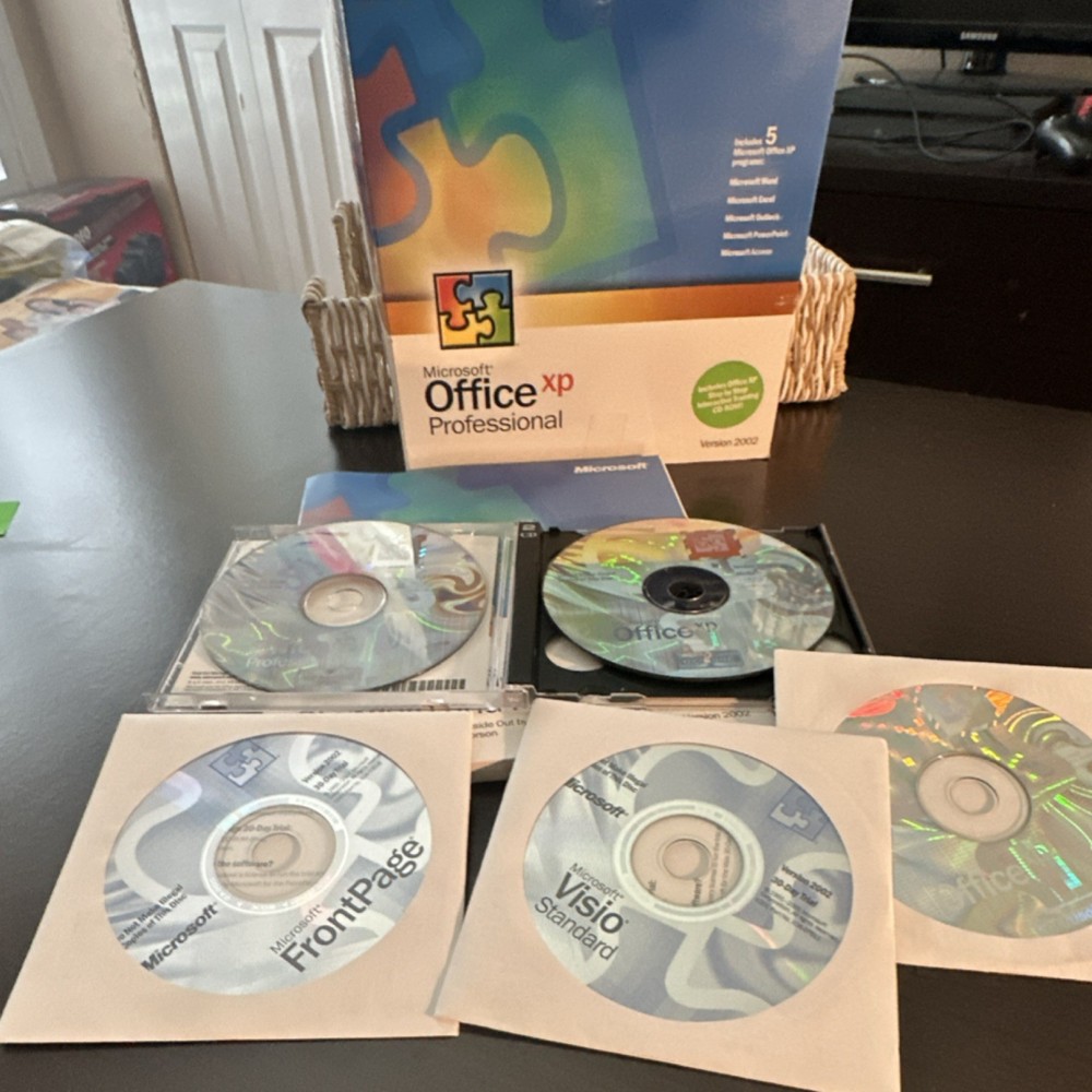 Microsoft Office XP Professional Office Software Suite CD Windows English