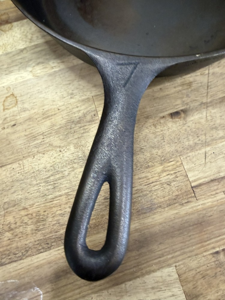 Unmarked #7 Skillet