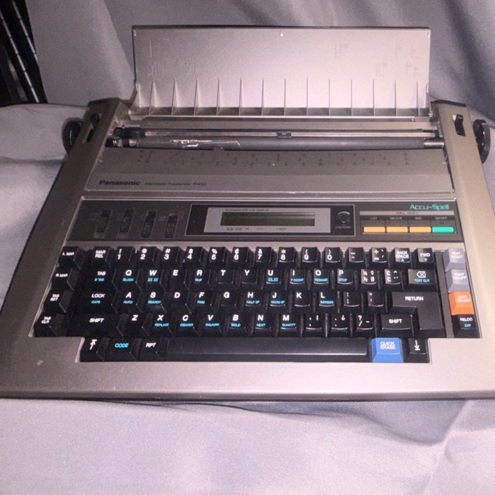 Panasonic Electronic Typewriter Model KX-R430 with Accu-Spell