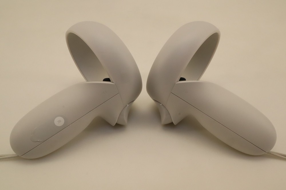 Meta Quest 2 - 128gb - Headset, Controllers, Charging Cable