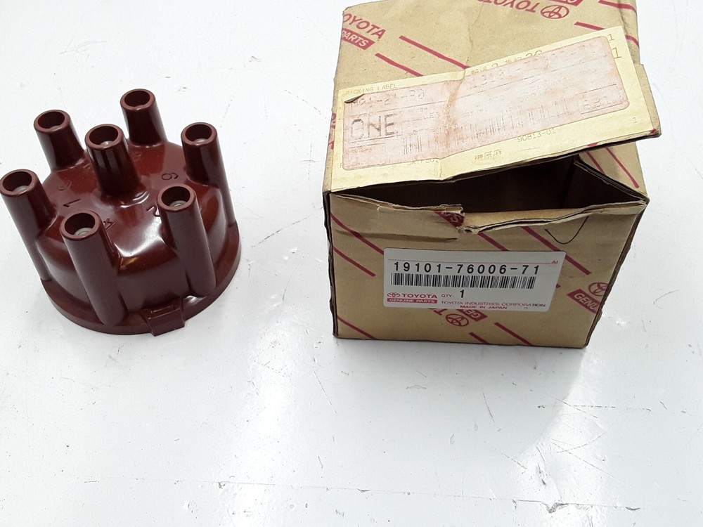 Toyota 19101-76006-71 Distributor Cap