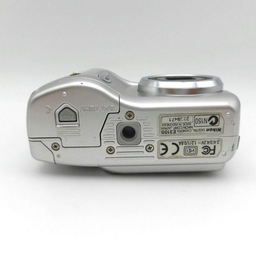 Nikon COOLPIX 3100 Compact Digital Camera Silver Tested with Accessories