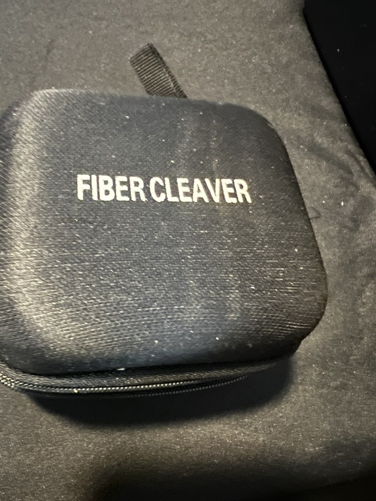High Precision Fiber Cleaver with Surface Blade