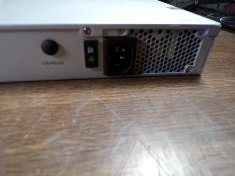 CloudGenix ION 3000 Remote Router Network **HAS SMALL DENT ON FRONT COVER