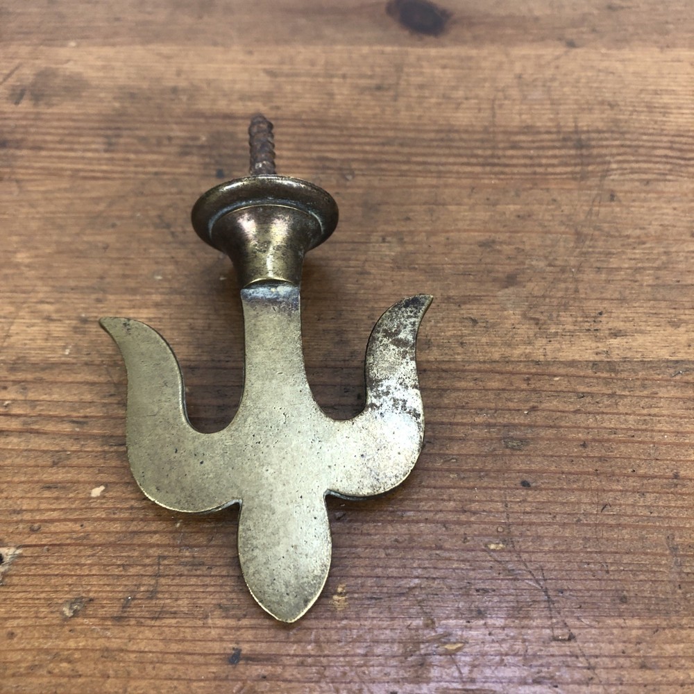 Victorian Fleur De Lys Brass Finial