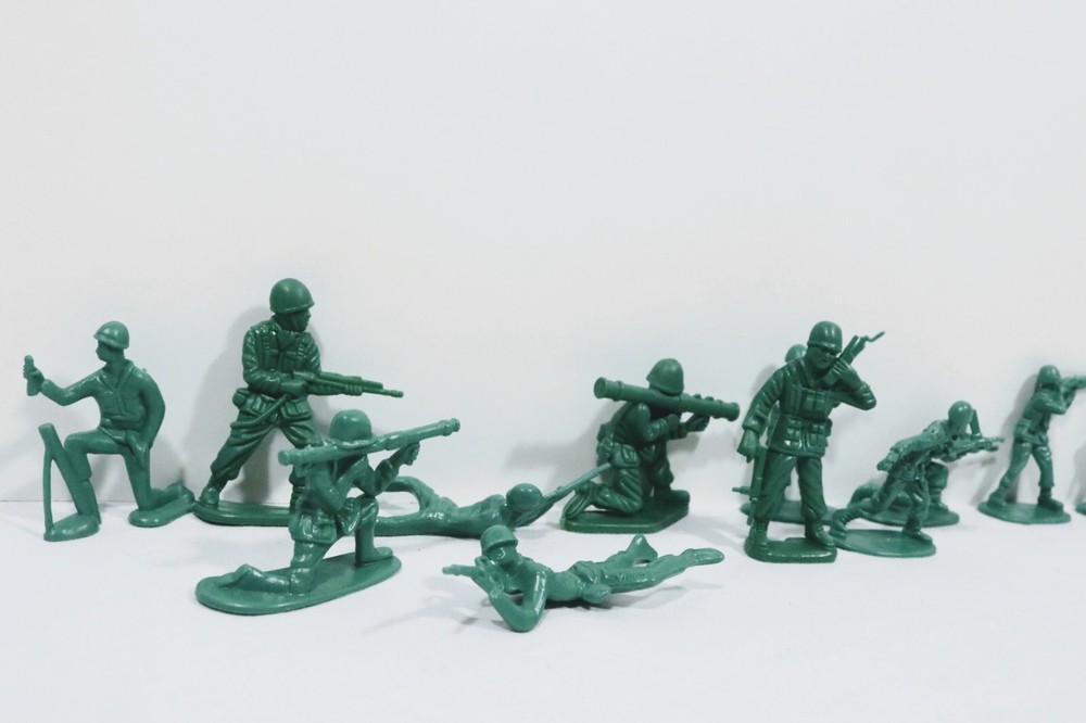 Army Figurines Green Plastic Lot 2