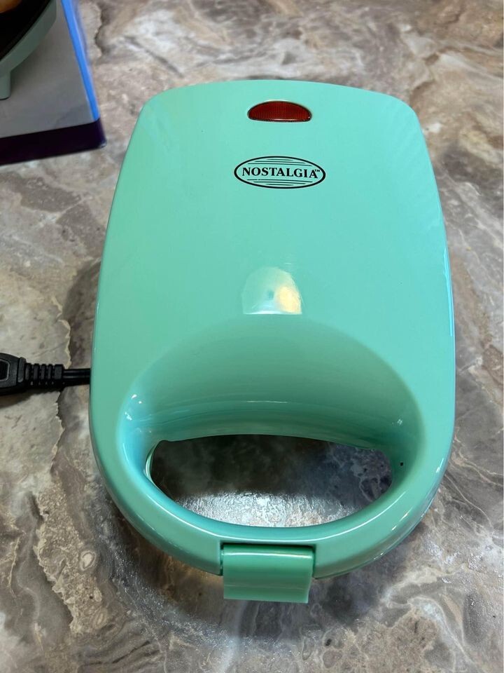 Nostalgia mini donut maker. Makes 4 donuts per batch. (Mint Green)