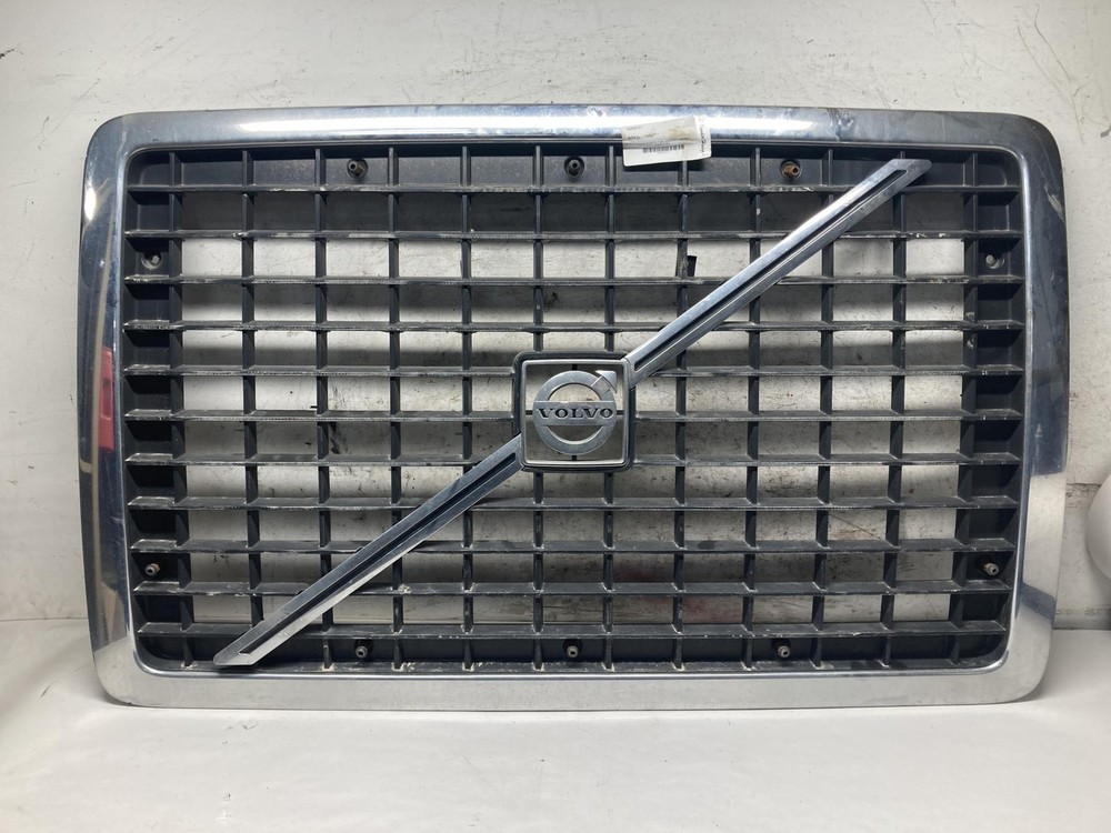 2003-2017 Volvo VNL Grille - Used