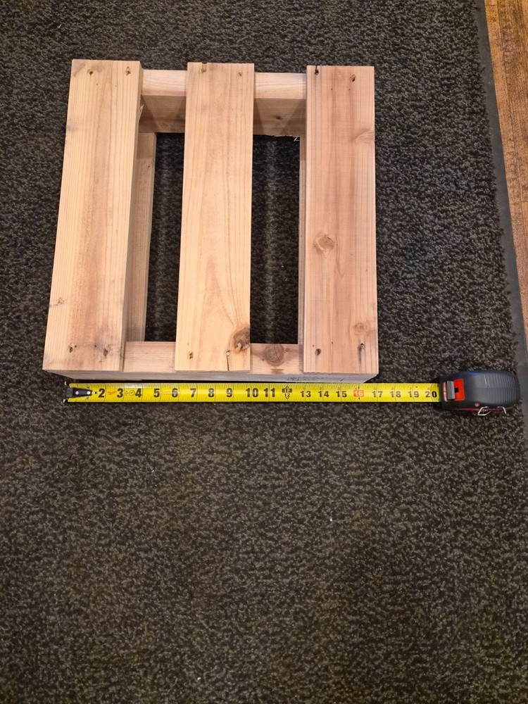 Pallet, Small 17x18x4 DIY Used