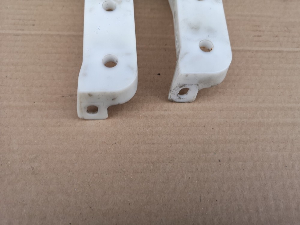 MITSUBISHI OUTLANDER 2010 FRONT LEFT OR RIGHT HEADLIGHT BRACKET MOUNT 6400A348